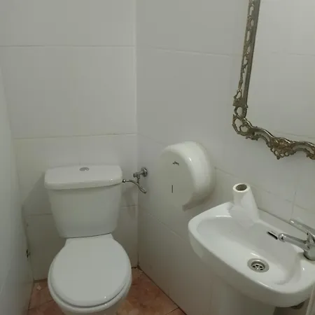 Pension El Alamo Gasthof Avilés